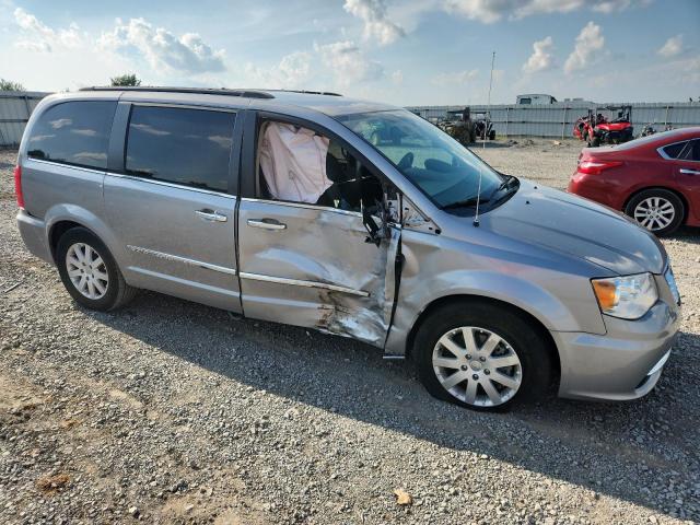 2016 CHRYSLER TOWN & COU 2C4RC1BG3GR120017