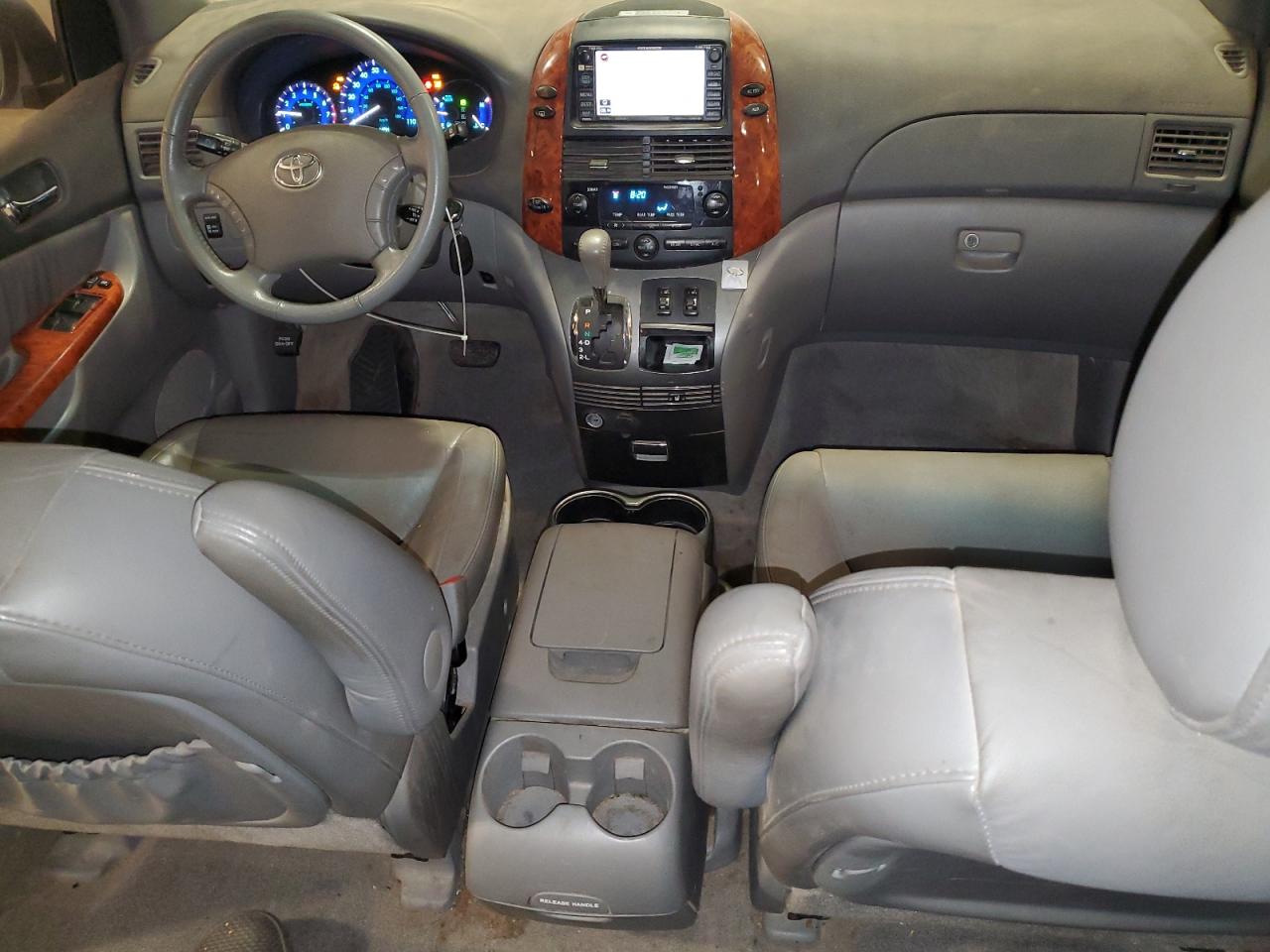 TOYOTA SIENNA XLE