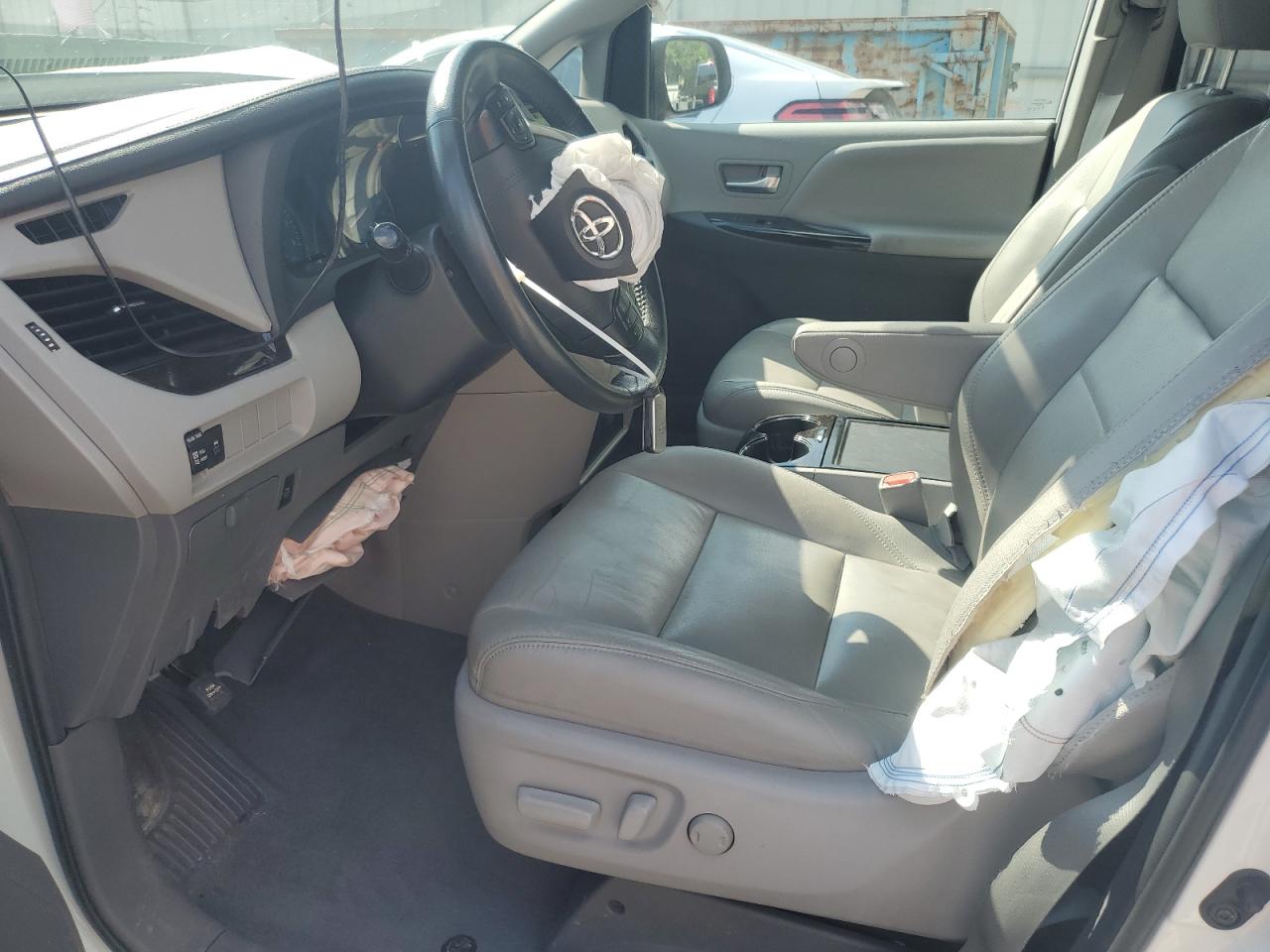 TOYOTA SIENNA XLE