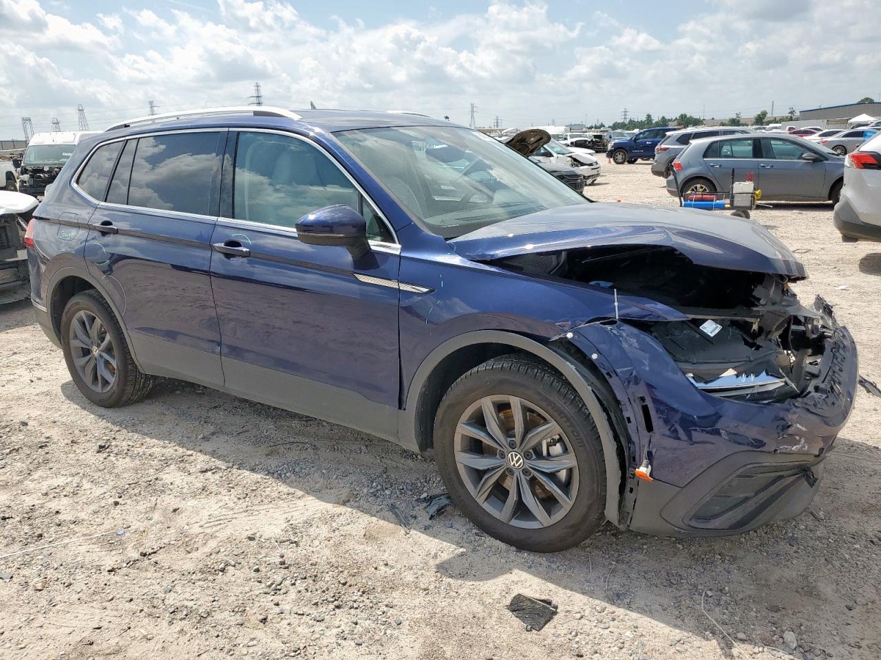 VOLKSWAGEN TIGUAN SE