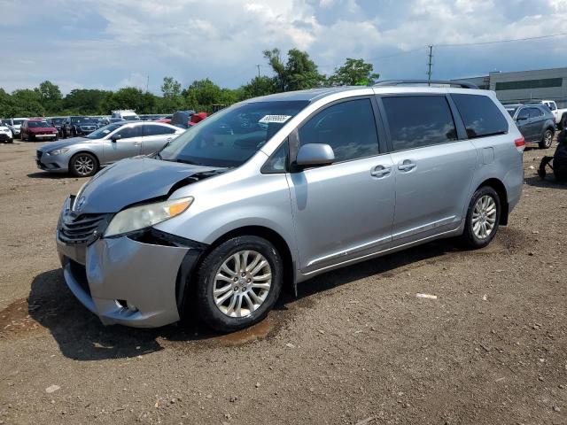 TOYOTA SIENNA XLE