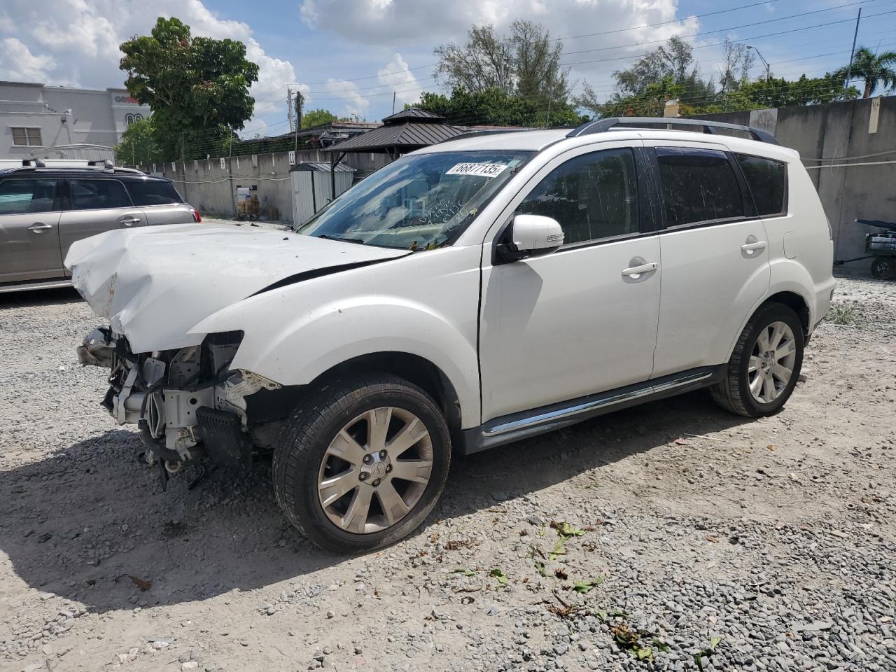 MITSUBISHI OUTLANDER SE