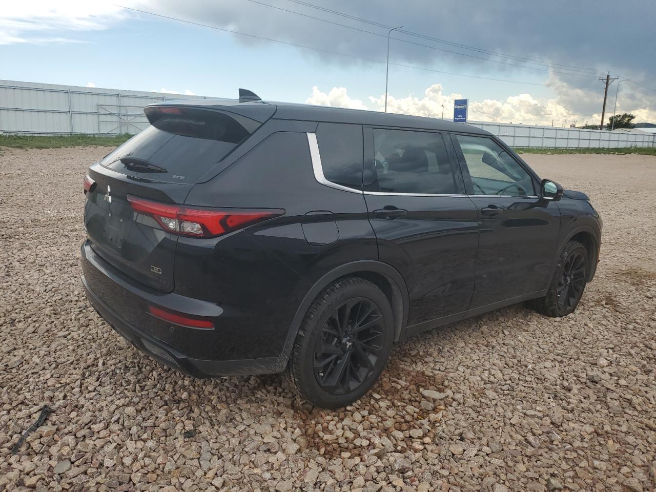 MITSUBISHI OUTLANDER SE