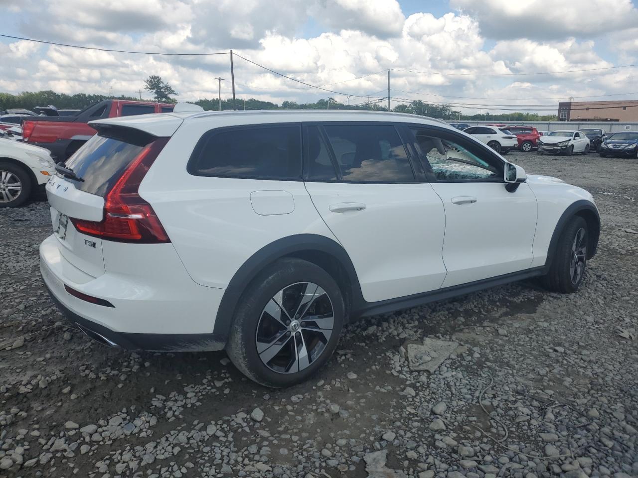 VOLVO V60 T5 MOMENTUM