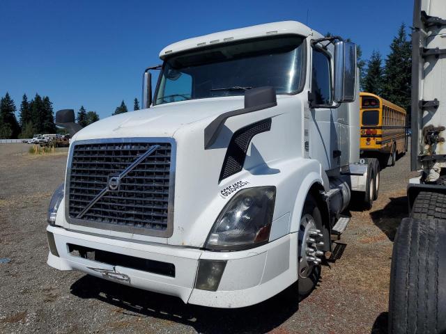 VOLVO VN VNL 2010 white tractor diesel 4V4NC9EG9AN289184 photo #3