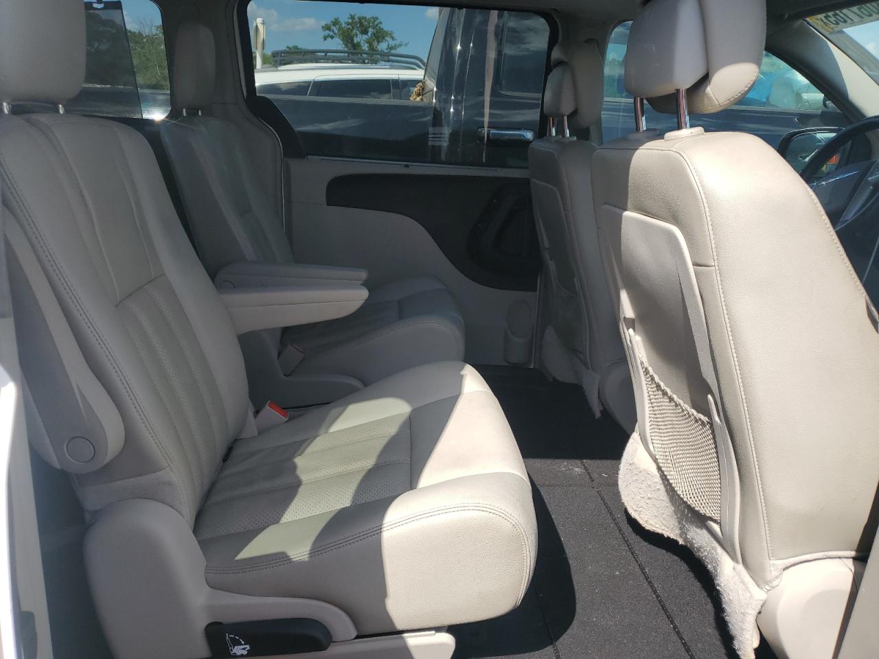 CHRYSLER TOWN & COUNTRY TOURING L