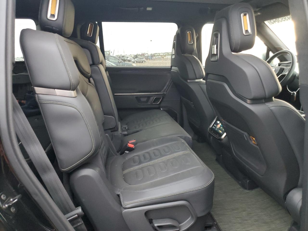 RIVIAN R1S ADVENTURE