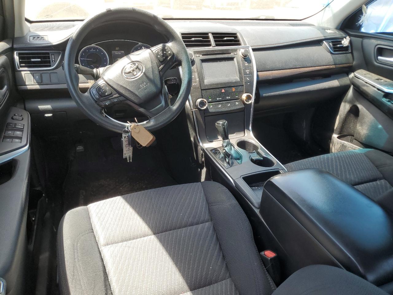 Toyota Camry le 2016