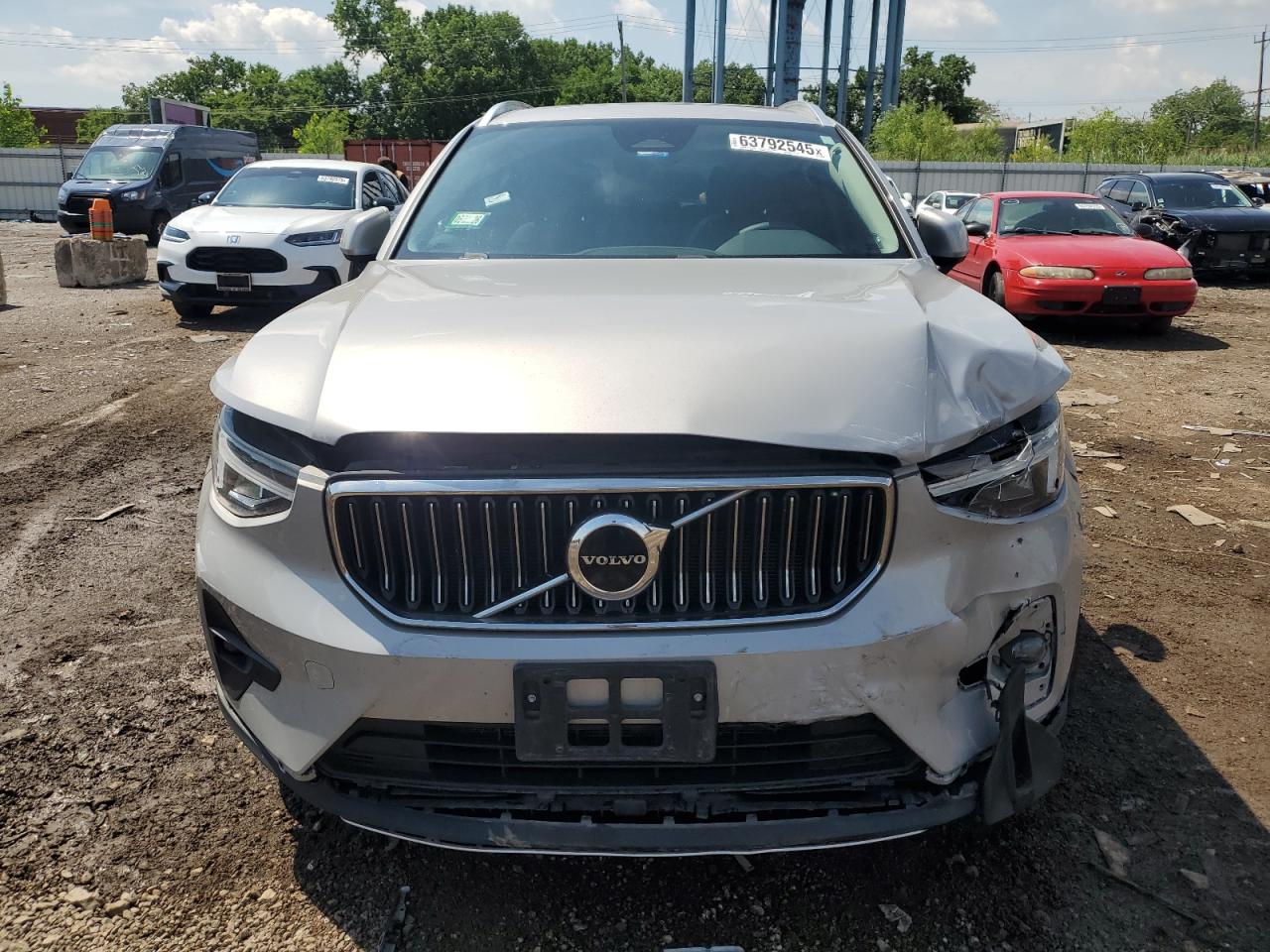 VOLVO XC40 PLUS
