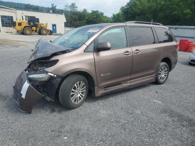 TOYOTA SIENNA XLE