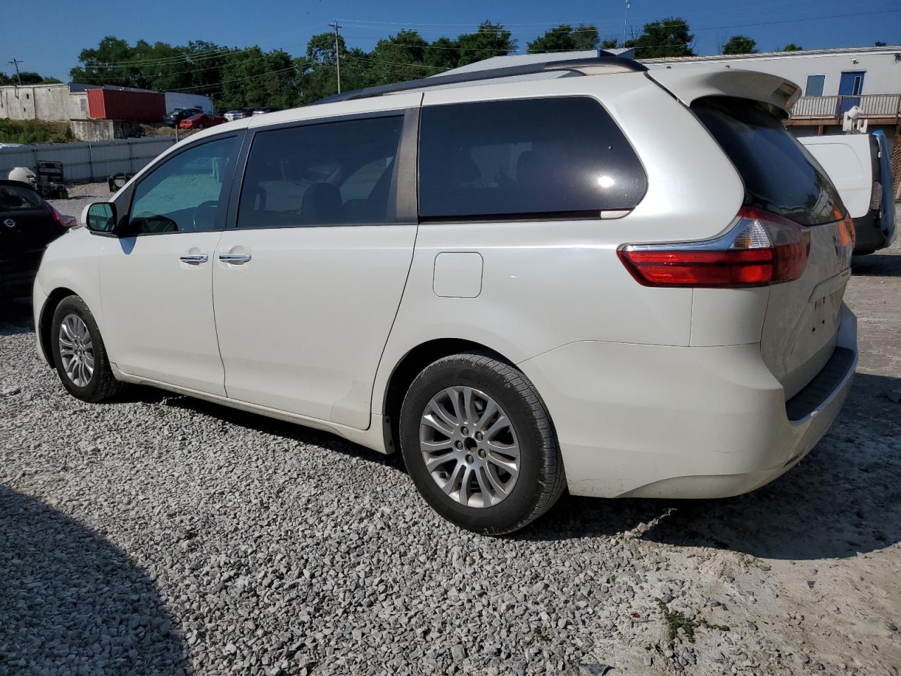 TOYOTA SIENNA XLE