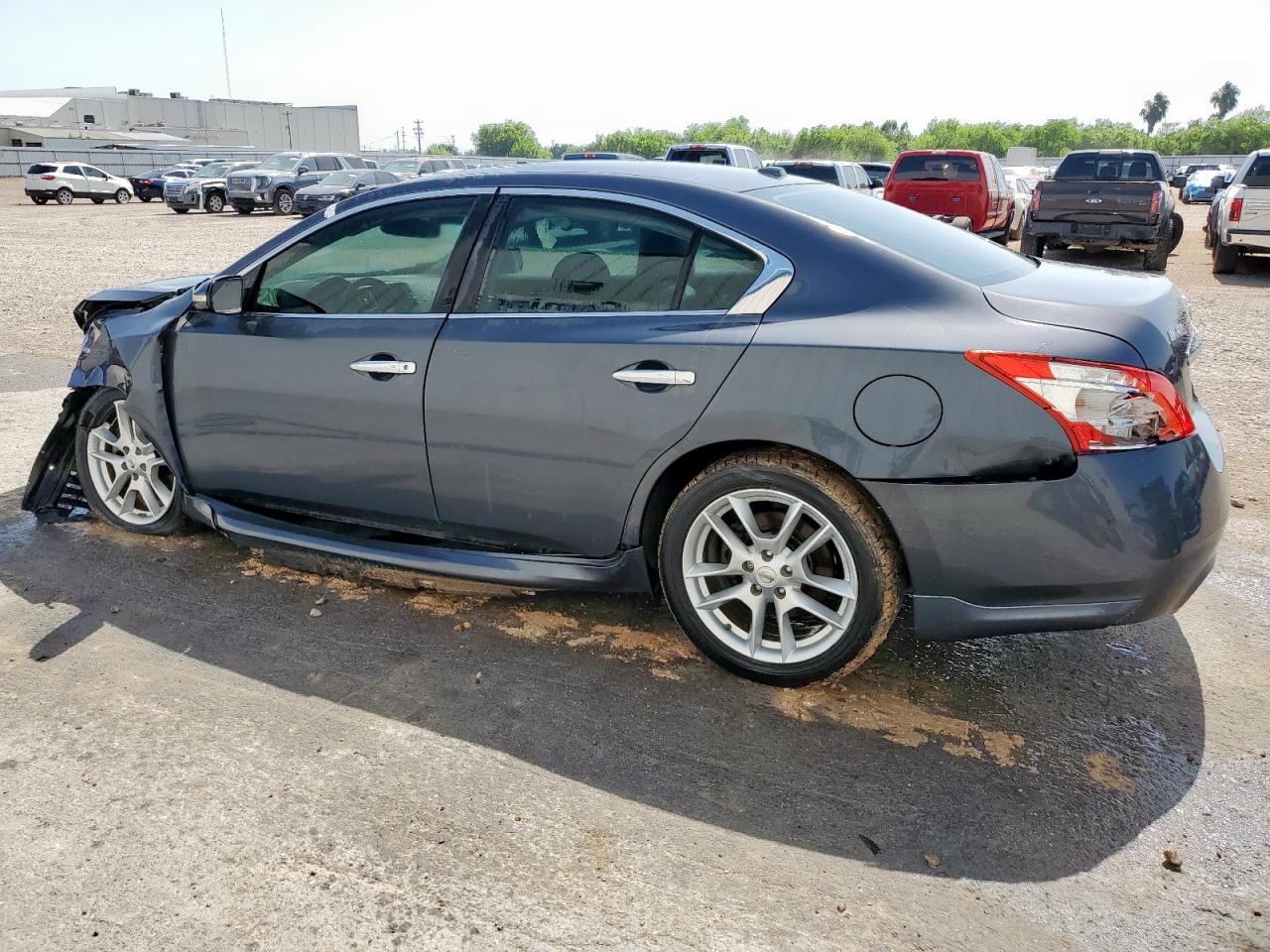 NISSAN MAXIMA S