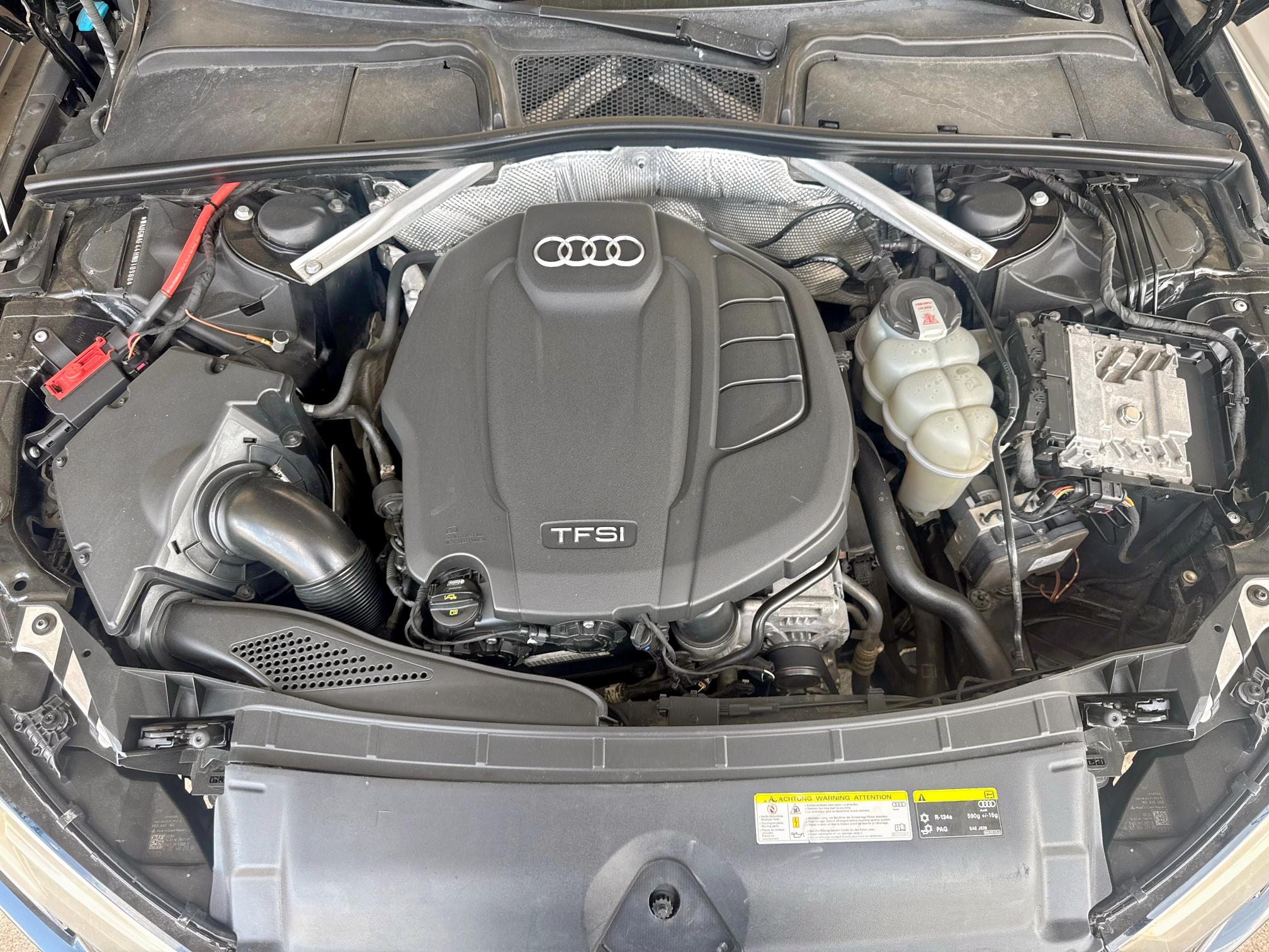 2017 AUDI A4 PREMIUM WAUGNAF44HN010980
