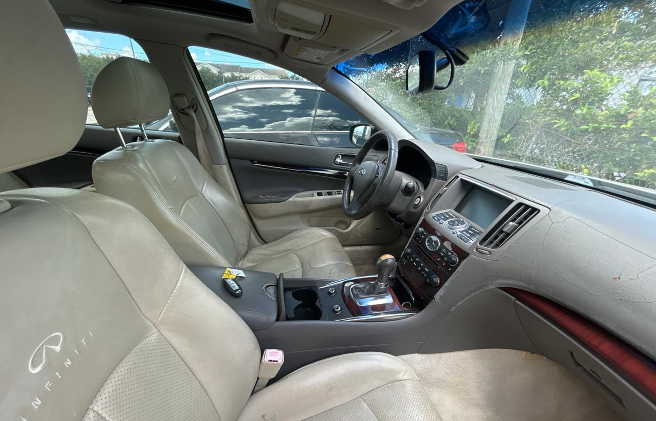 Infiniti G37 base 2011