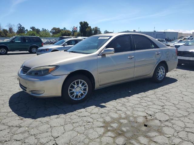 TOYOTA CAMRY LE 2002 beige  gas JTDBE32K420065625 photo #1