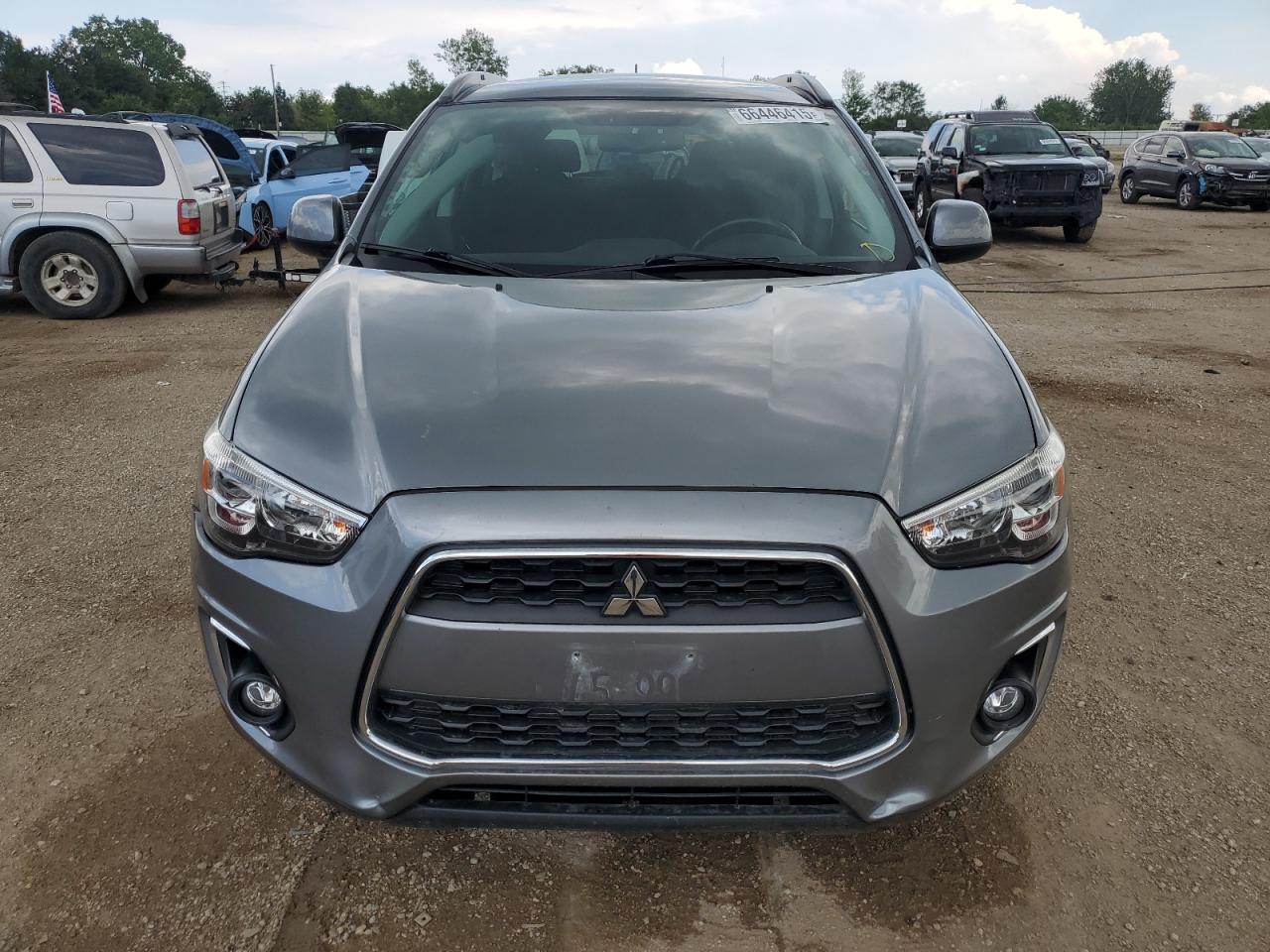 MITSUBISHI OUTLANDER SE