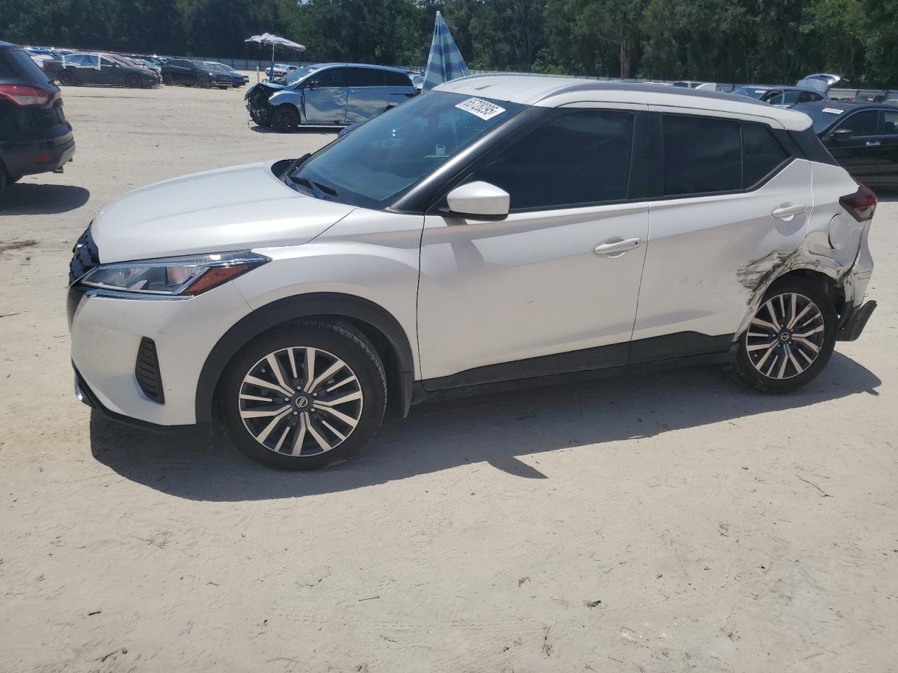 NISSAN KICKS SV
