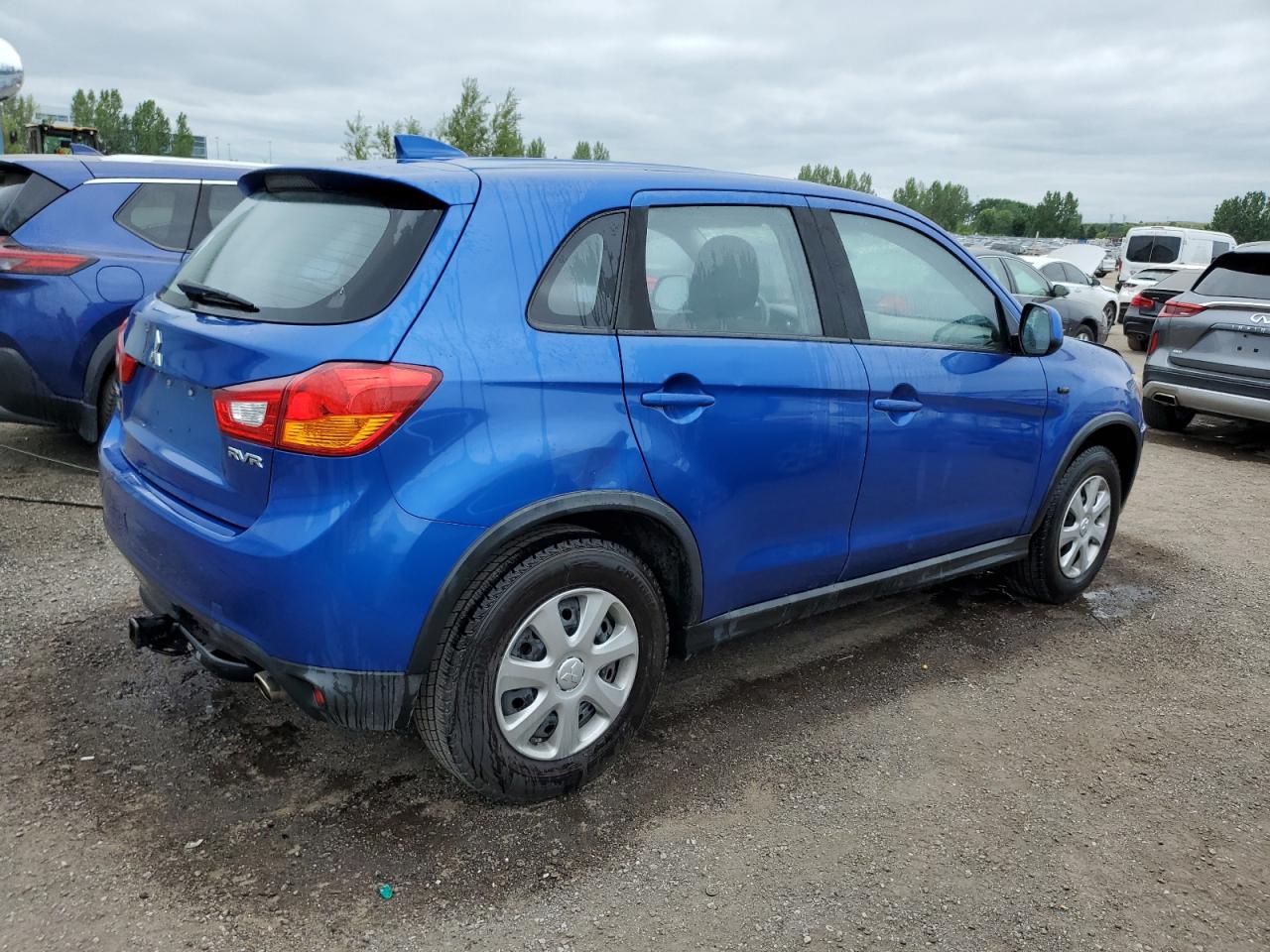 MITSUBISHI OUTLANDER SE