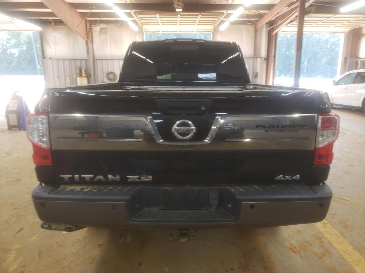 NISSAN TITAN SL