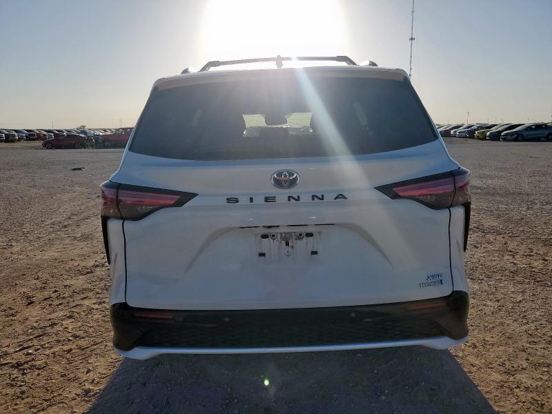 2022 TOYOTA SIENNA XSE 5TDXRKEC8NS108048