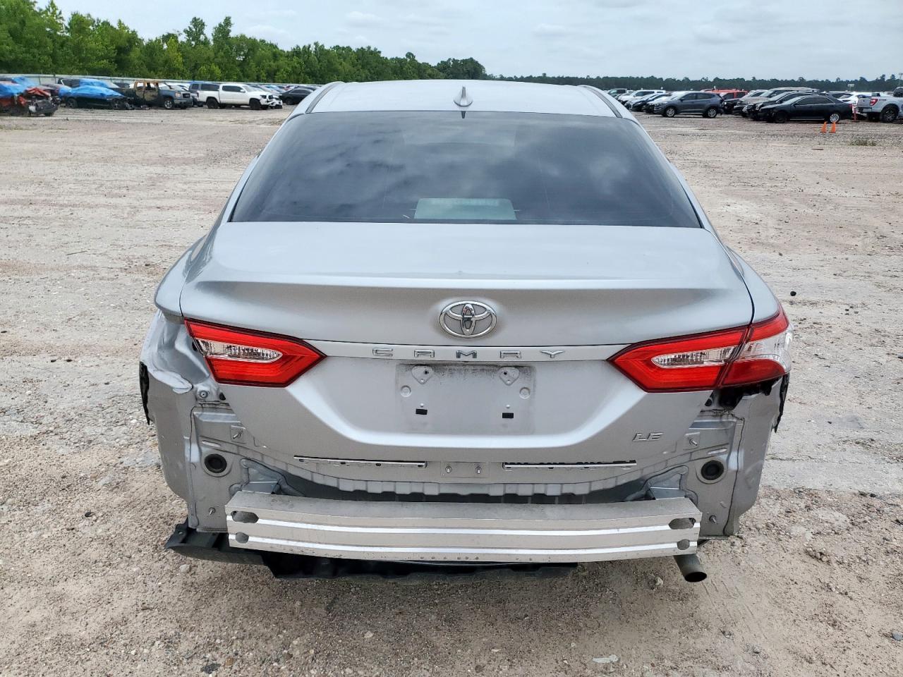 Toyota Camry le 2020