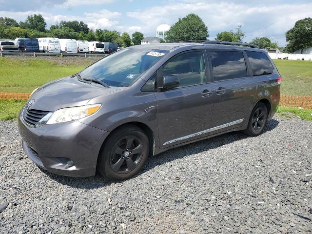 TOYOTA SIENNA LE