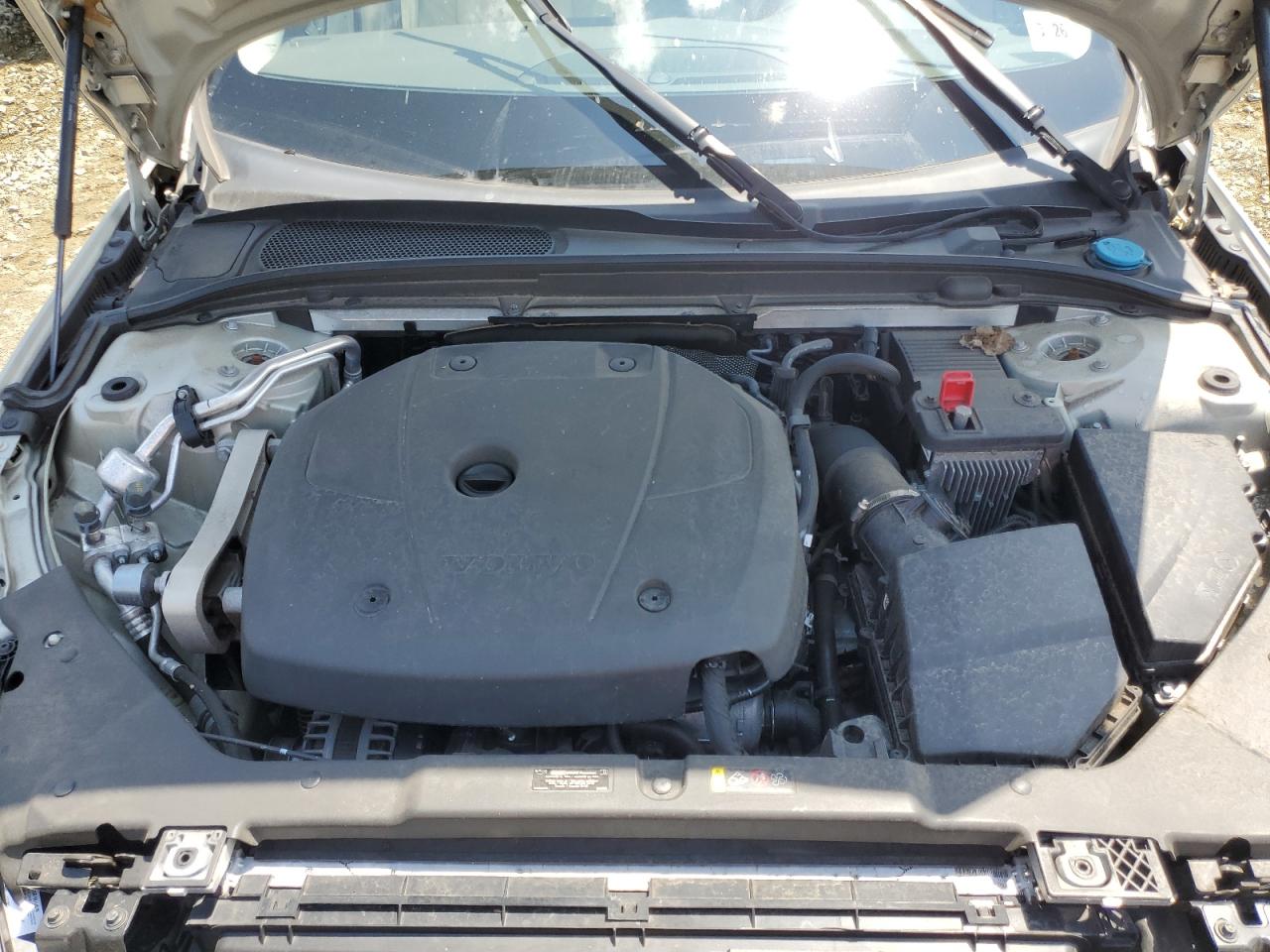 VOLVO S60 T5 MOMENTUM