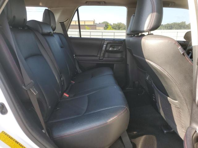 2019 TOYOTA 4RUNNER SR JTEBU5JR5K5690112