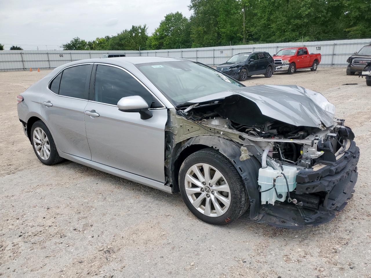 Toyota Camry le 2020
