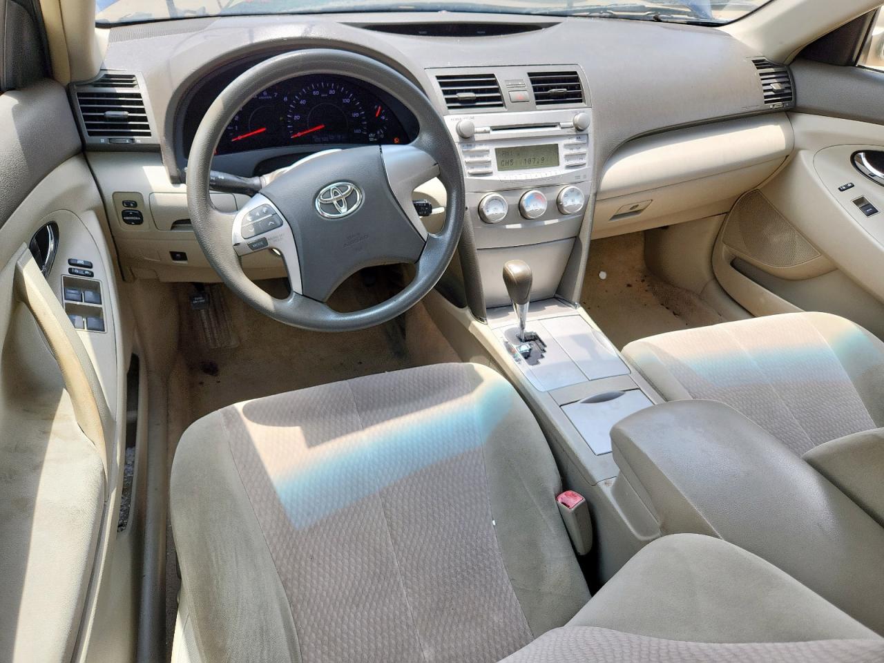 TOYOTA CAMRY BASE