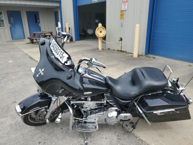 2011 HARLEY-DAVIDSON FLHTK 1HD1KEM17BB651128