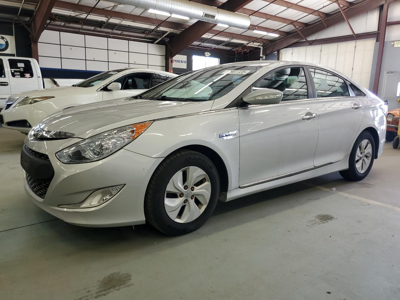 HYUNDAI SONATA HYBRID