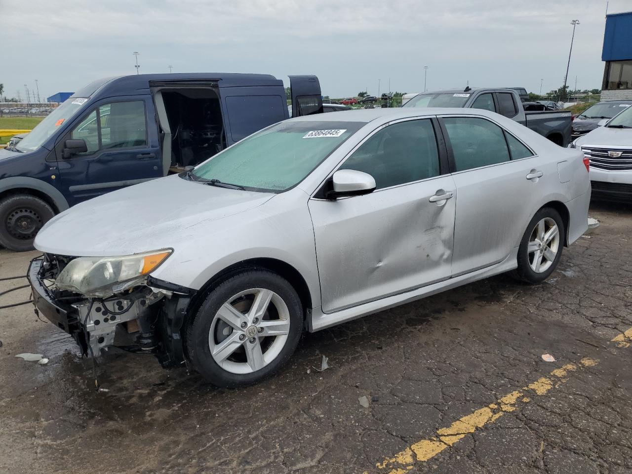 TOYOTA CAMRY BASE