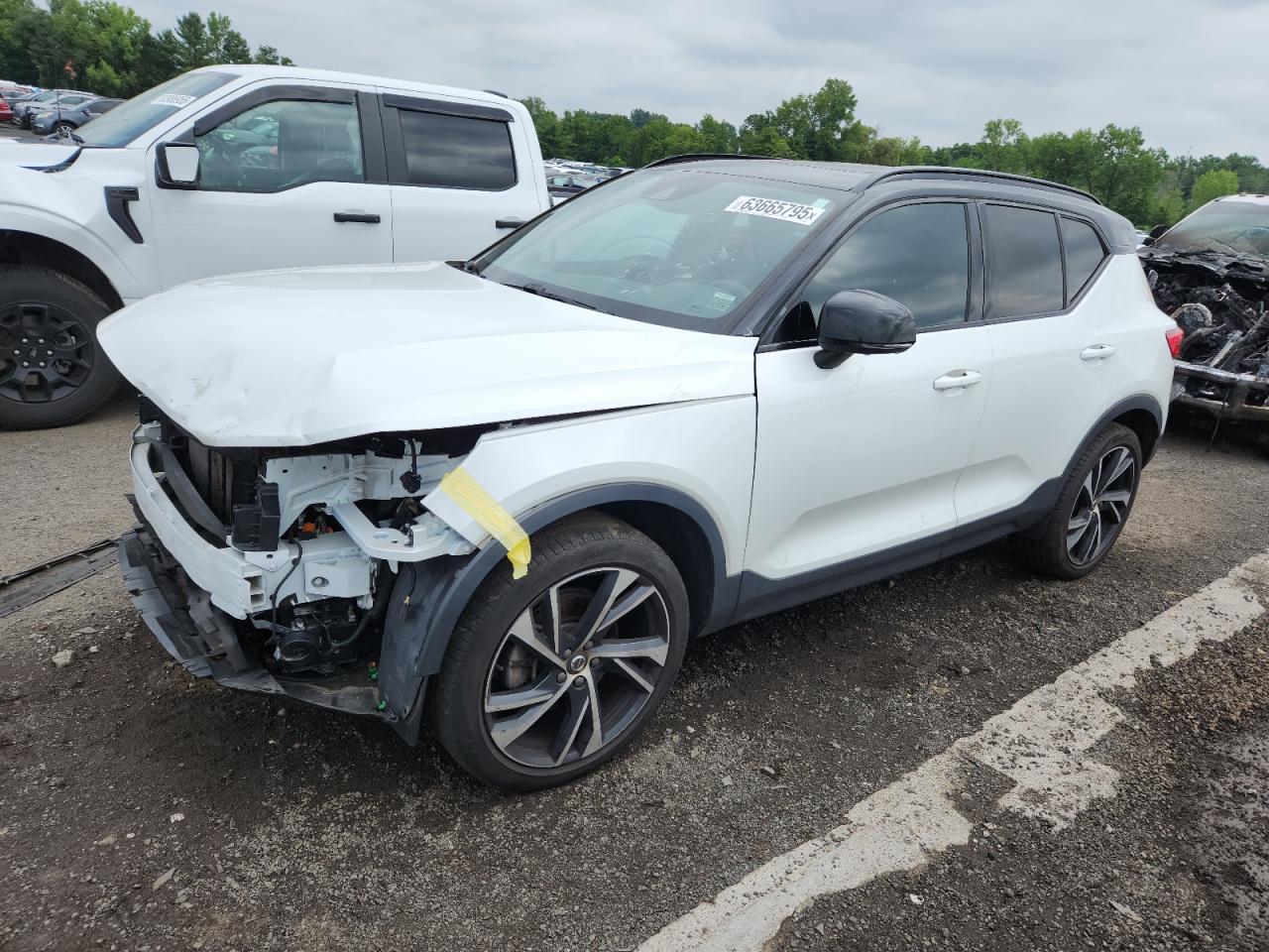 VOLVO XC40 T5 R-DESIGN