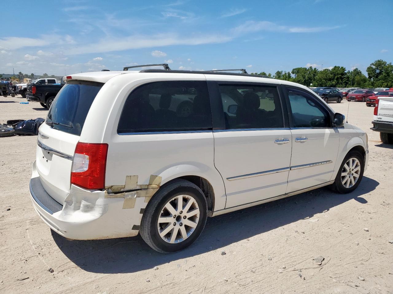 CHRYSLER TOWN & COUNTRY TOURING L