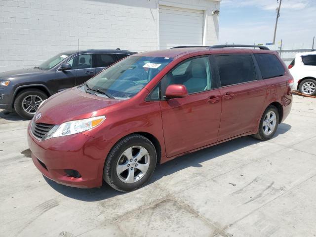 TOYOTA SIENNA LE