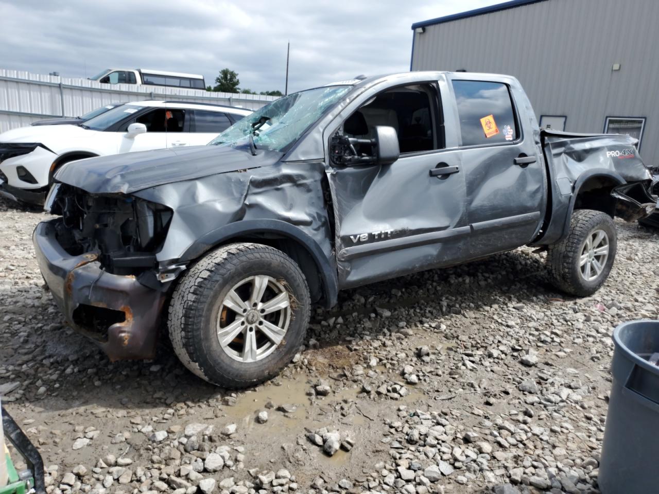 NISSAN TITAN S