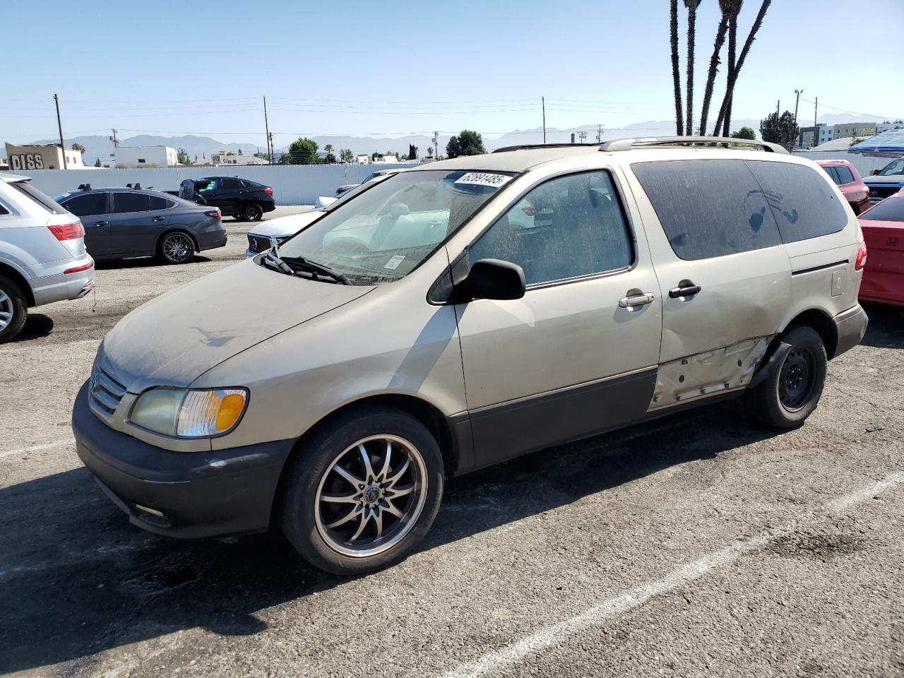 Lot #3304529461 2001 TOYOTA SIENNA LE