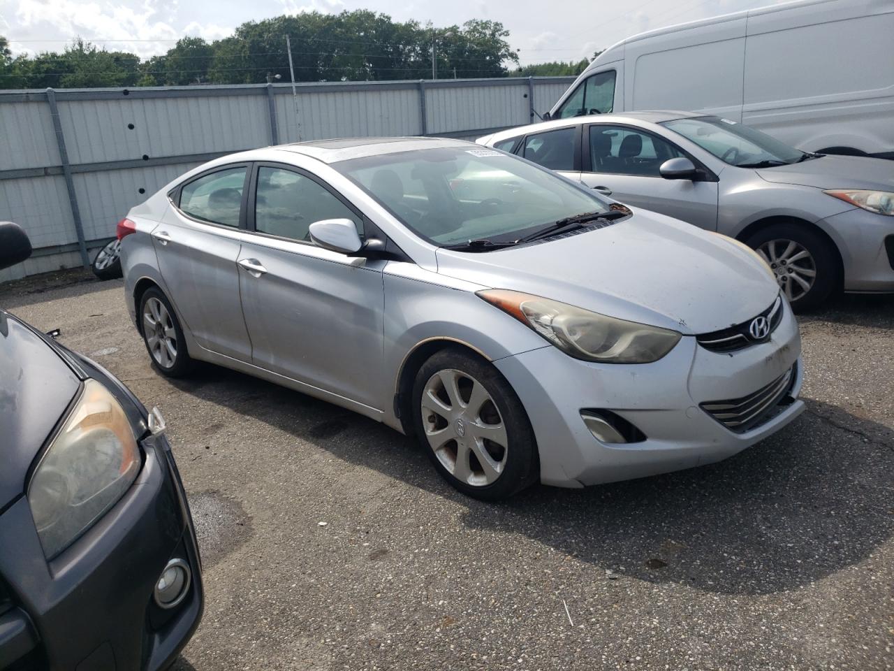 Hyundai Elantra gl 2013