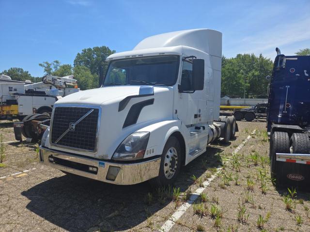 VOLVO VNL 2013 white tractor diesel 4V4NC9EH6DN129924 photo #3