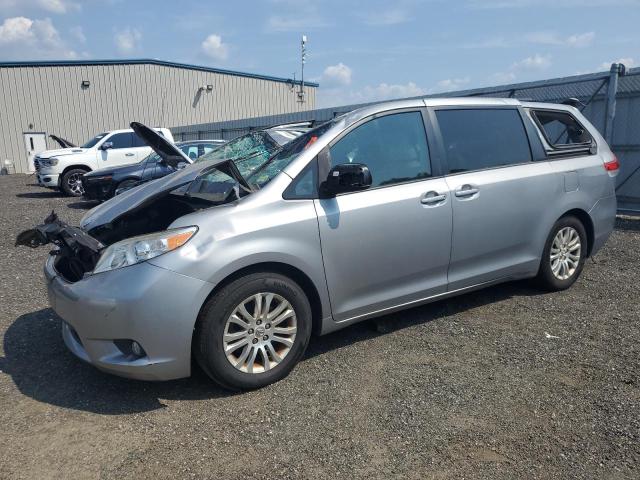 TOYOTA SIENNA XLE