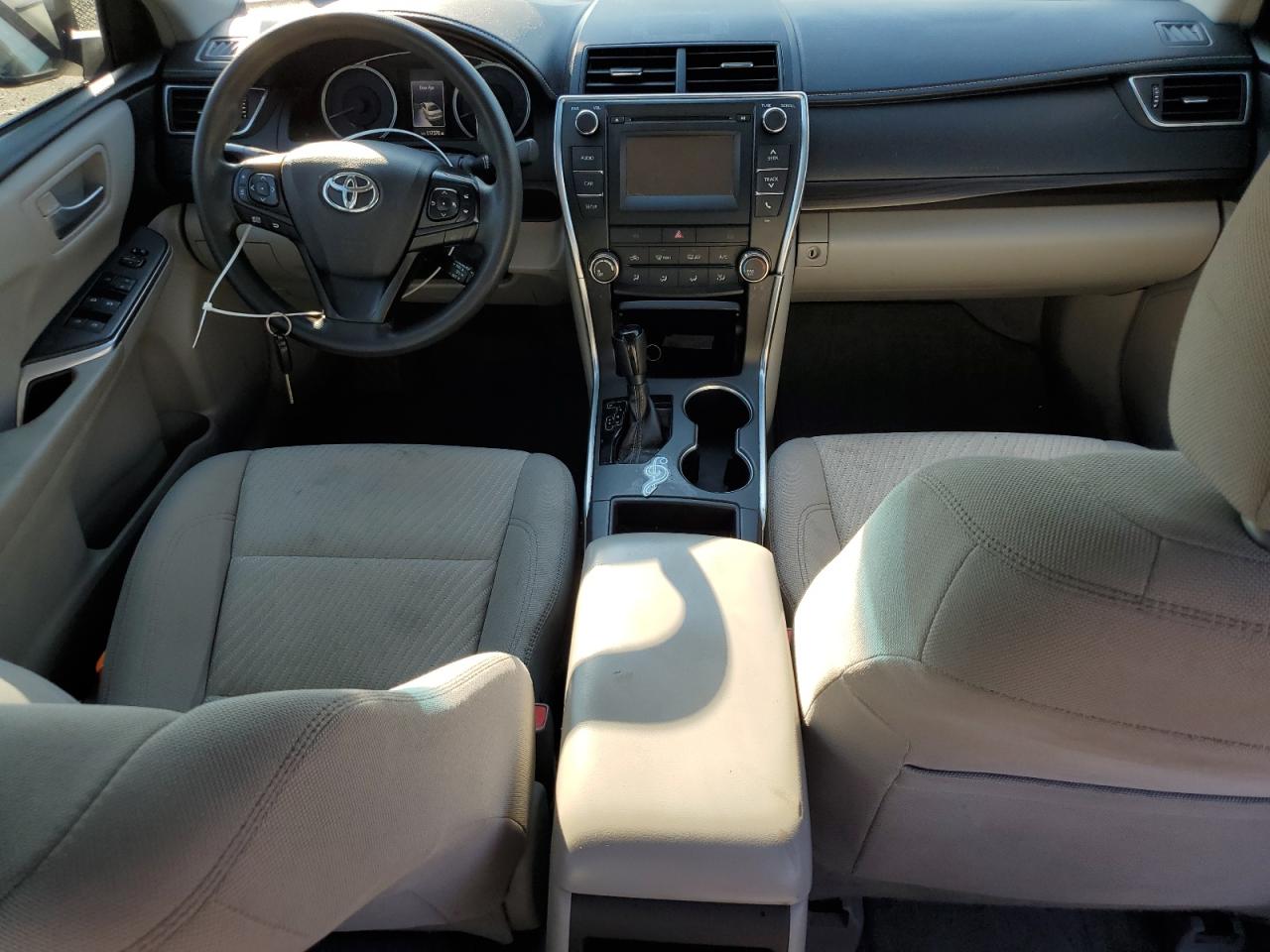 Toyota Camry le 2016