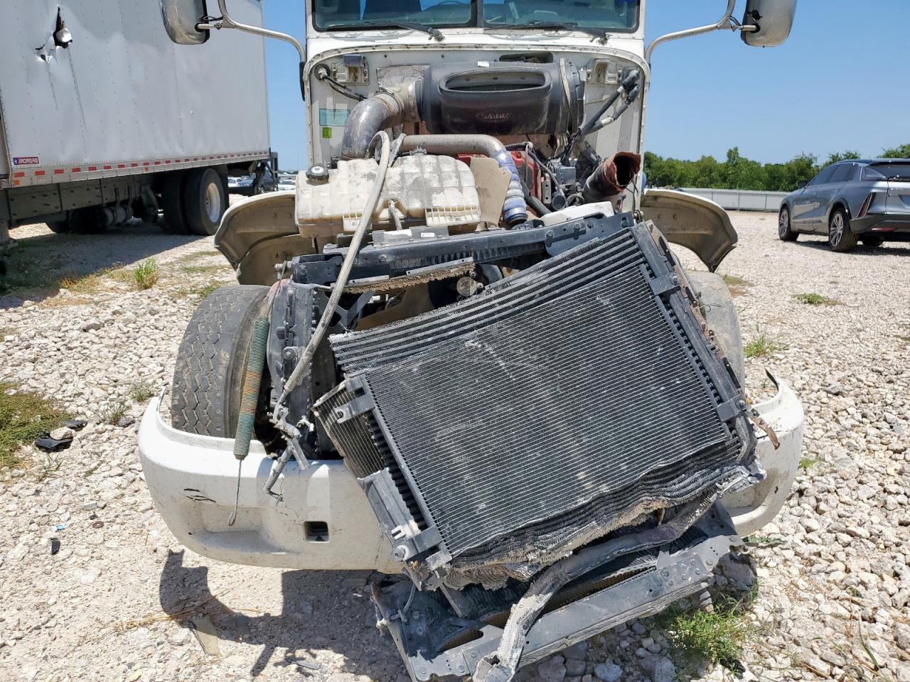 Lot #3221212918 2013 PETERBILT 384