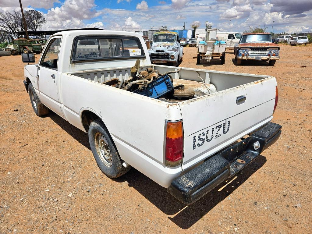 ISUZU PUP 1987 white pickup gas JAABL14L7H0715886 photo #4
