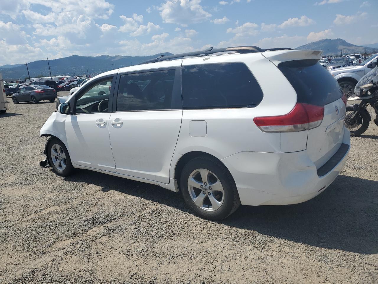Lot #3216257022 2014 TOYOTA SIENNA LE