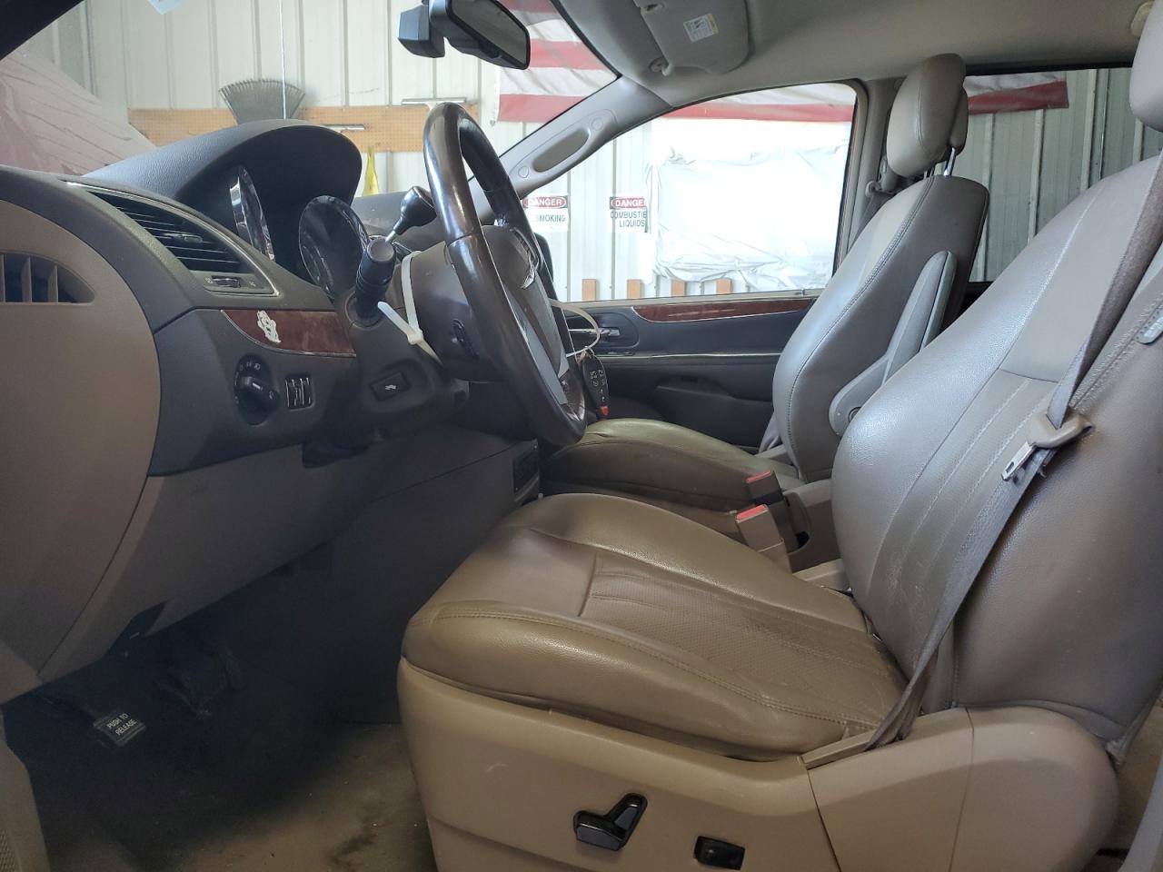 CHRYSLER TOWN & COUNTRY TOURING L