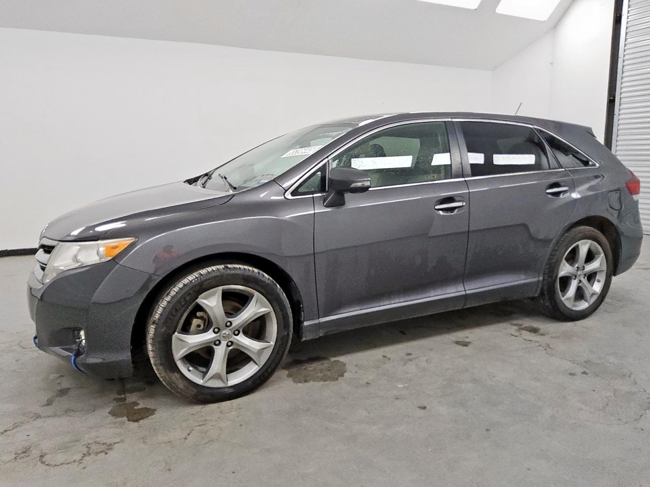 TOYOTA VENZA LE