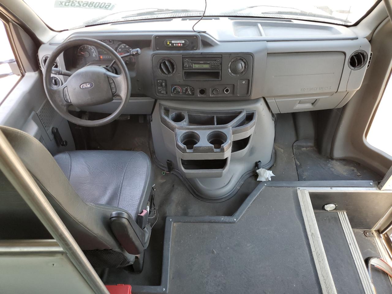 FORD ECONOLINE E450 SUPER DUTY CUTAWAY VAN