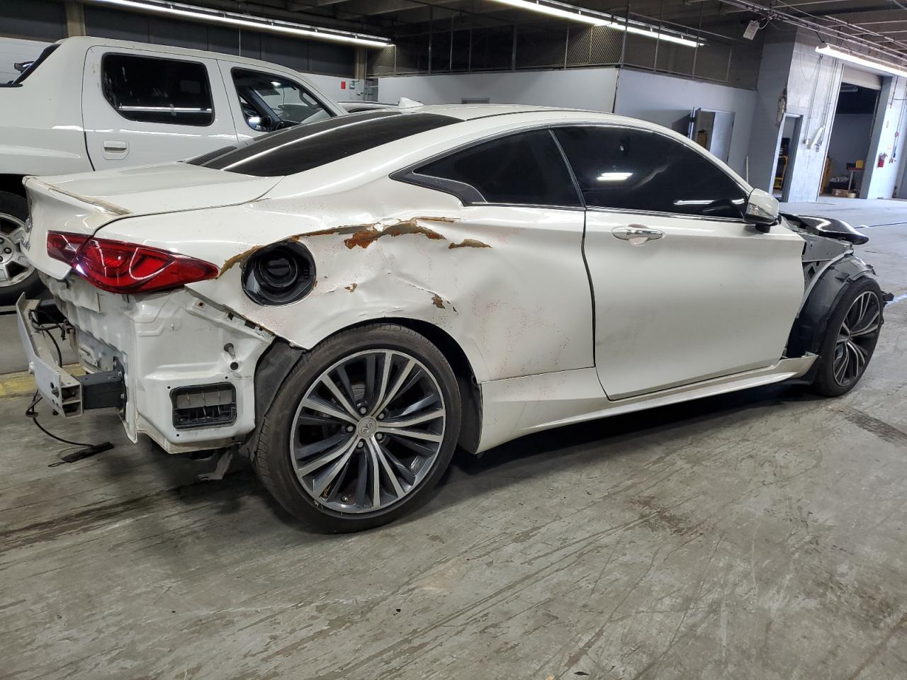 INFINITI Q60 LUXE 300