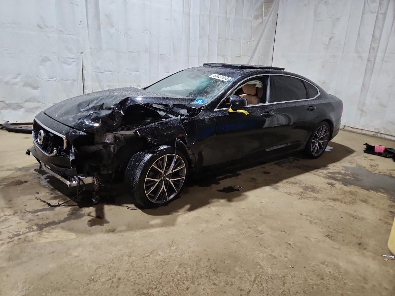 VOLVO S90 T5 MOMENTUM
